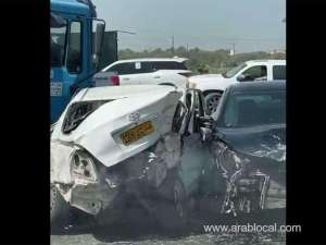 3-killed-and-15-injured-in-11-vehicles-collision-with-a-truck_kuwait