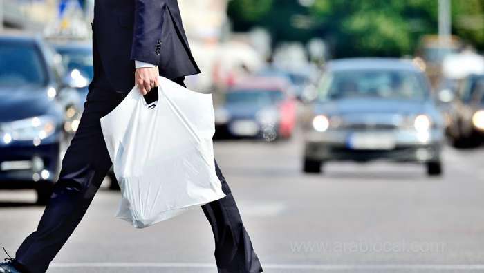 ea-conducts-poll-on-ban-of-plastic-shopping-bags_kuwait