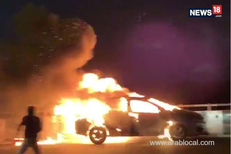 massive-fire-break-out-in-a-vehicle-in-muscat_kuwait