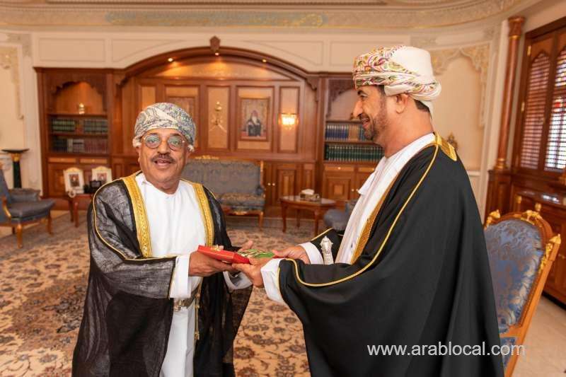 hm-honours-omani-personalities-from-various-fields_kuwait