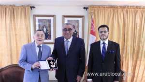hm-the-sultan-confers-al-nuoman-order-on-the-sultanate's-honorary-consul_kuwait
