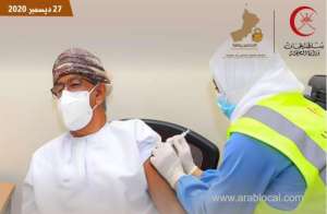minister-of-health-receives-first-dose-of-covid-19-vaccine_kuwait
