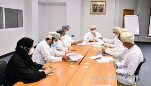 review-meeting-on-companies-to-provide-computers-for-low-income-students-held-in-oman_kuwait