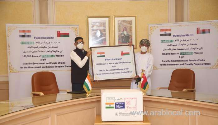 indian-ambassador-hands-over-vaccines-to-oman's-health-minister_kuwait