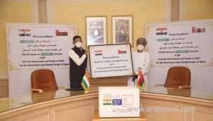 indian-ambassador-hands-over-vaccines-to-oman's-health-minister_kuwait