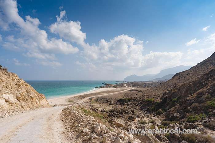dhofar's-long-pristine-white-sand-beach_kuwait