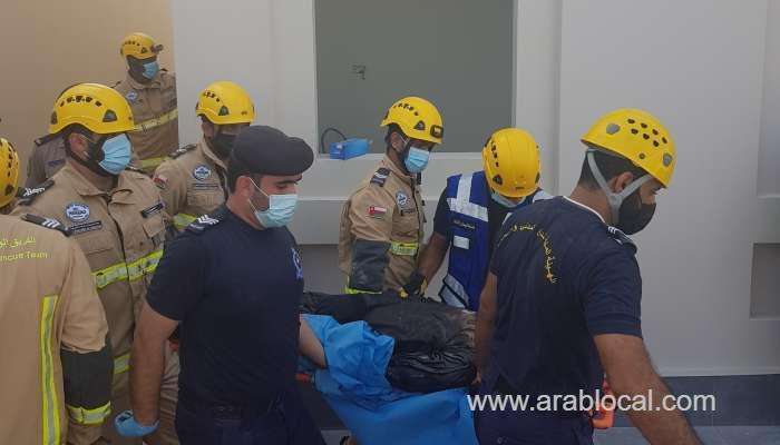 two-expats-rescued-after-fall-from-building_kuwait