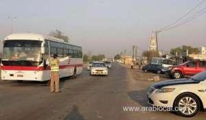 in-pictures--policemen-manage-traffic-as-new-academic-year-begins-in-oman_kuwait