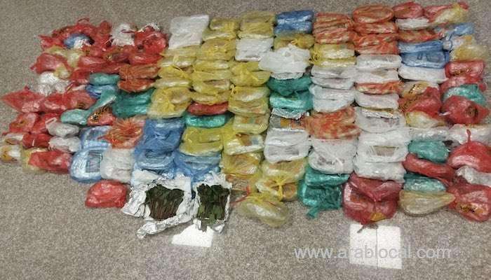 nearly-300-packets-of-khat-drug-seized-in-oman_kuwait