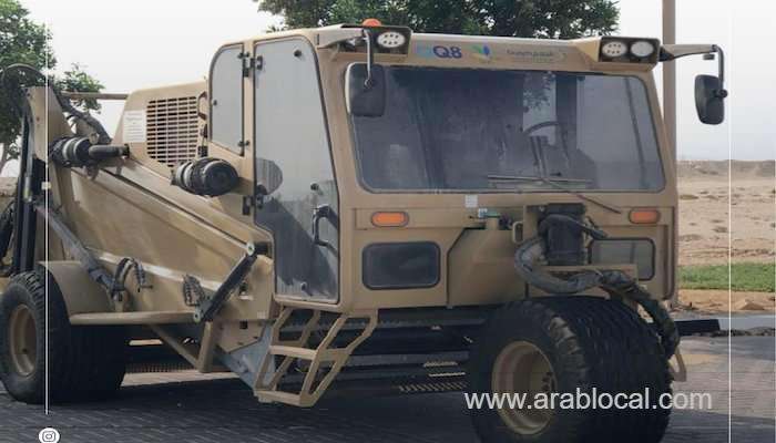 special-equipment-to-clean-up-beaches-provided-by-oq8_kuwait