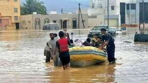 several-parts-of-oman-witness-heavy-rains-5-people-rescued-in-al-ghubrah_kuwait
