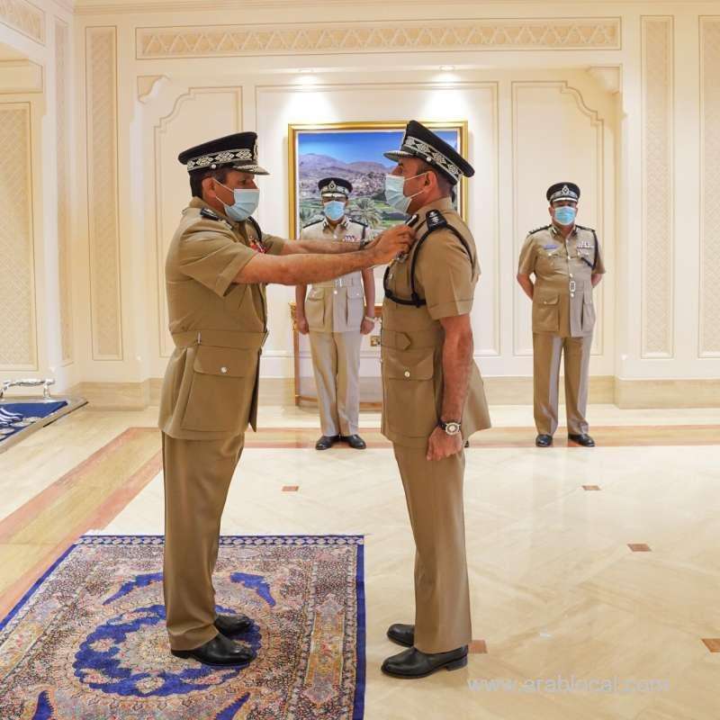hm-the-sultan-confers-medals-of-royal-commendation,-excellent-service,-proficiency_kuwait