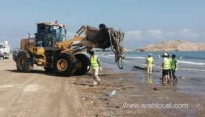 cleaning-drive-held-at-wetland-reserve-beach_kuwait