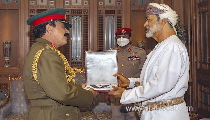 his-majesty-confers-oman-military-order_kuwait