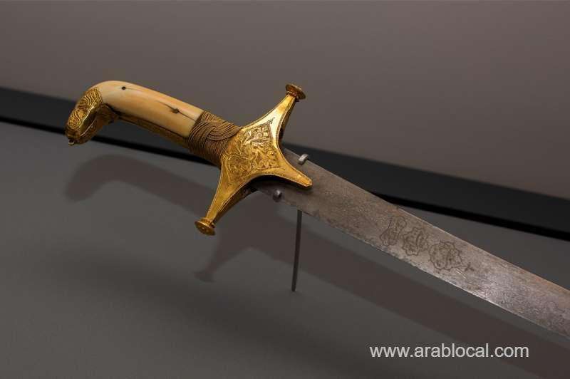 national-museum-displays-saber,-dagger-of-imam-saif-bin-sultan-al-yarubi_kuwait