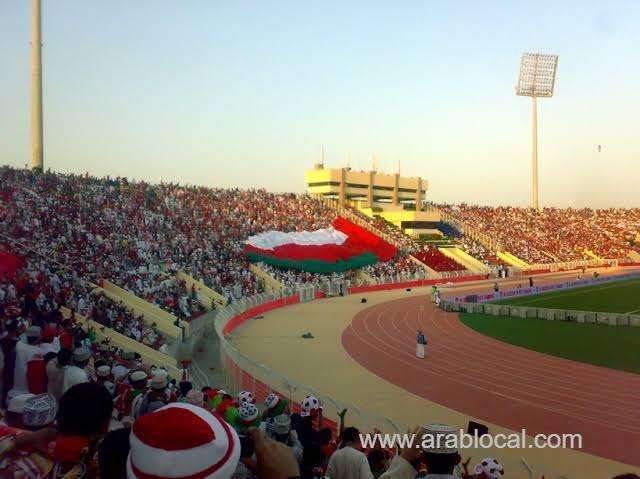 during-a-football-match,-an-oman-police-officer-slaps-a-fan-for-invading-the-pitch_kuwait