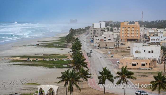the-lingering-impacts-of-cyclone-tej-are-anticipated-in-oman_kuwait