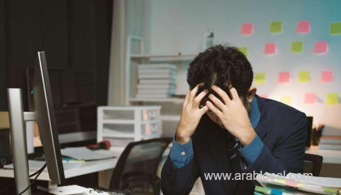 a-study-reveals-that-individuals-experiencing-work-addiction-report-feeling-unwell-even-while-engaged-in-work_kuwait