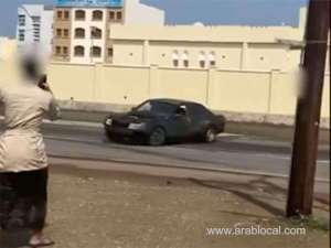 oman-police-arrested-two-people-for-car-drifting-and-reckless-driving_kuwait