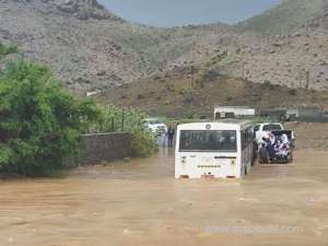 13-died-due-to-heavy-rains-in-oman,-causing-flashfloods;-vehicles-were-swept-away-by-torrents-oman