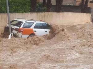 oman-rains-and-flash-floods-kill-19,-including-12-children_kuwait