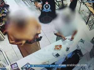 oman-police-arrest-two-for-shop-fraud;-crime-caught-on-cctv-oman