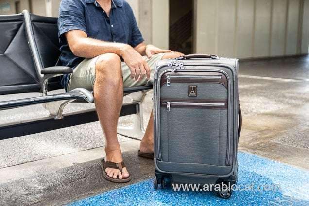 only-one-hand-luggage-per-person_kuwait