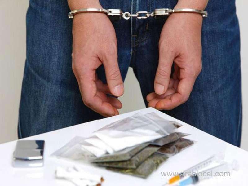 man-held-for-smuggling,-possession-of-drugs-in-oman_kuwait
