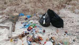 tourists-arrested-for-littering-in-oman_kuwait